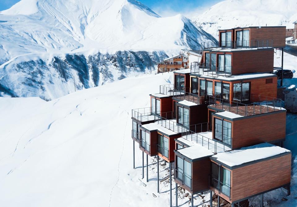 Extraordinary container hotel built in Gudauri, Georgia geotv.ge